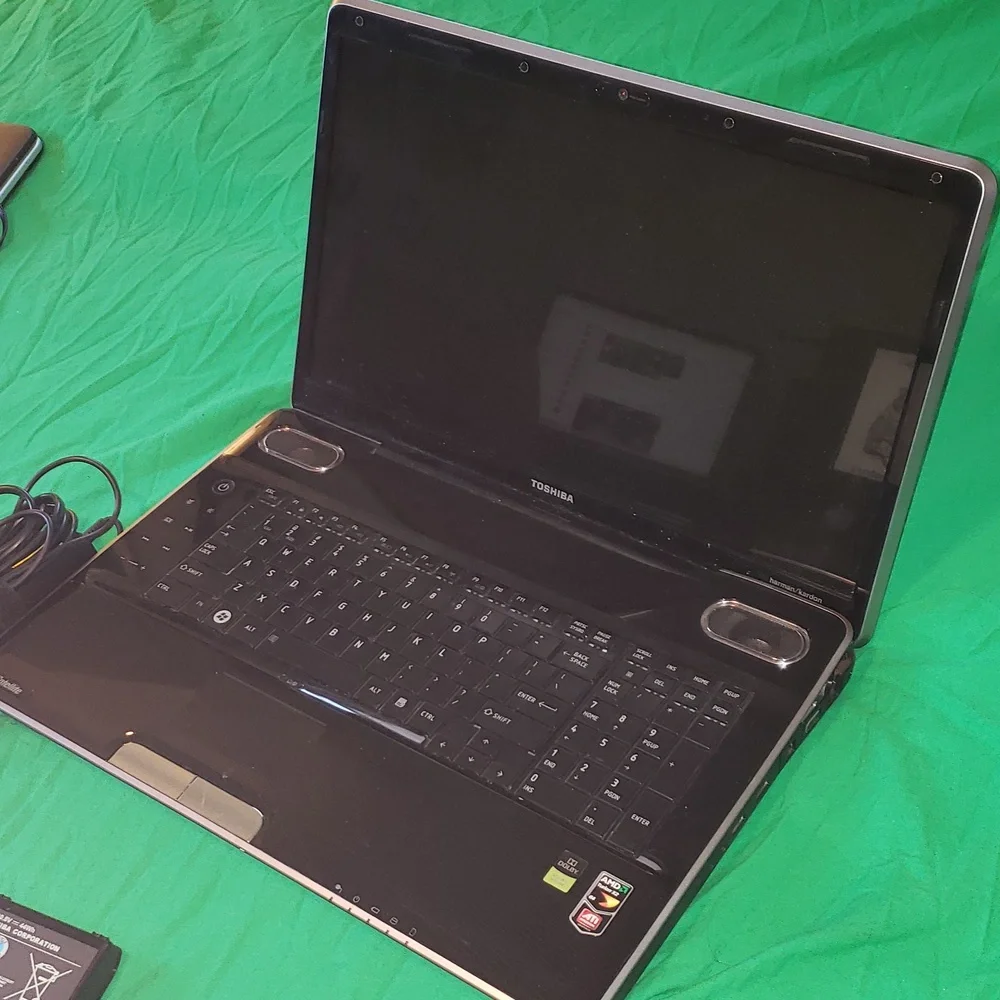 Toshiba Satellite P5050 Laptop Broken Parts Only Charger and Battery Included